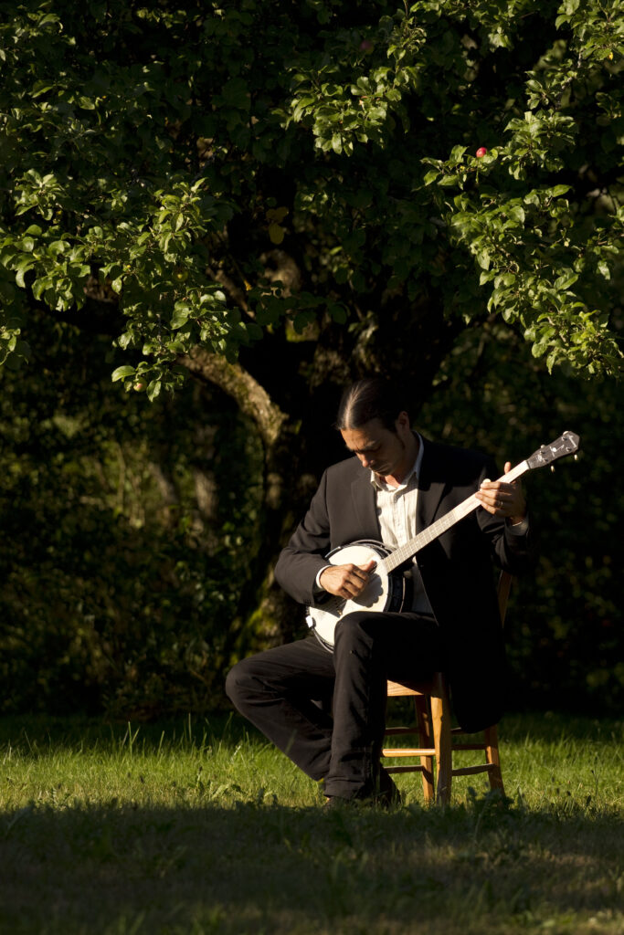 Hunter Robertson playing clawhammer banjo.